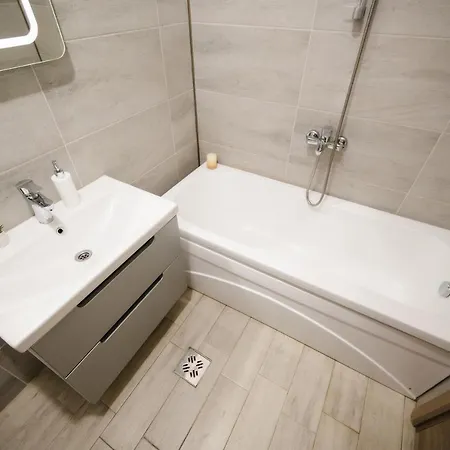 Andreas - Pool & شقة Năvodari