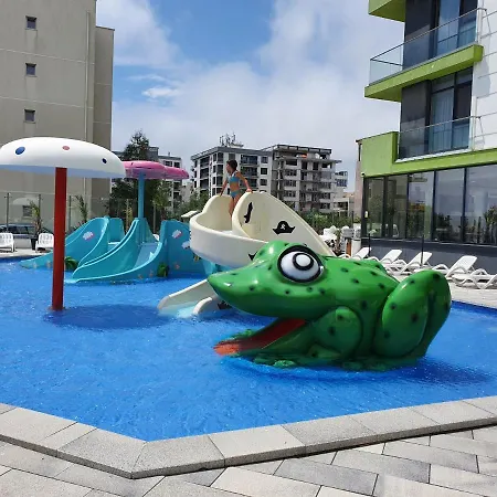 Andreas - Pool & شقة Năvodari